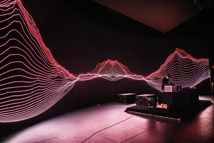 Daito Manabe “Phase Forms”(2025)