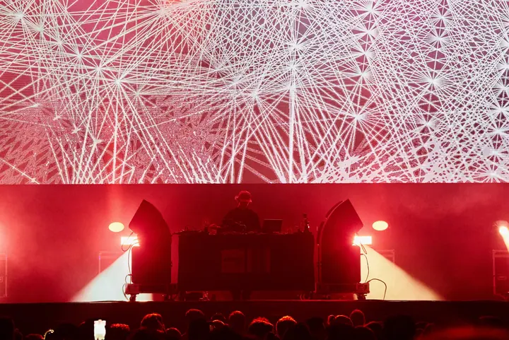 Daito Manabe “Phase Forms”(2025)