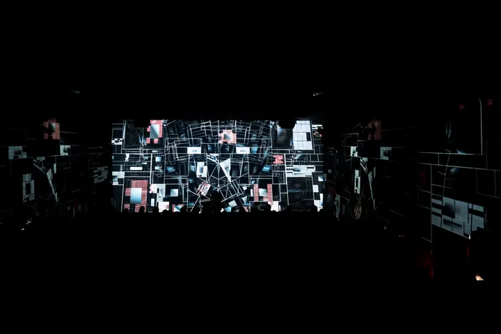 Daito Manabe “Phase Forms”(2025)