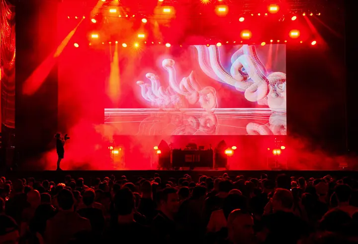 Daito Manabe “Phase Forms”(2025)