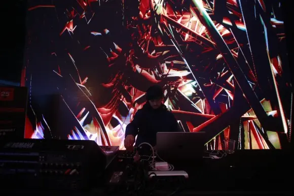 Daito Manabe + Satoshi Horii “phenomena” at THE CREATORS 2021