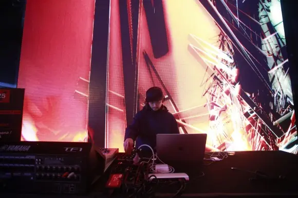 Daito Manabe + Satoshi Horii “phenomena” at THE CREATORS 2021