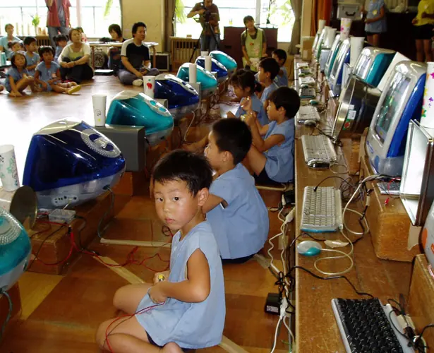 Kindergarten Workshop by Masayuki Akamatsu