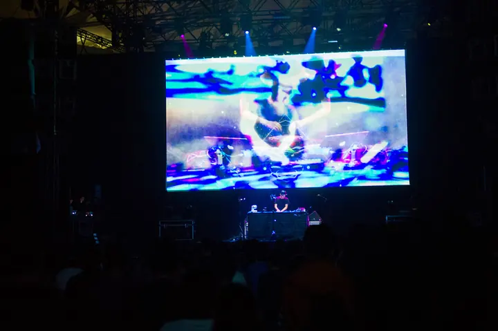 Nosaj Thing AR Live 2014