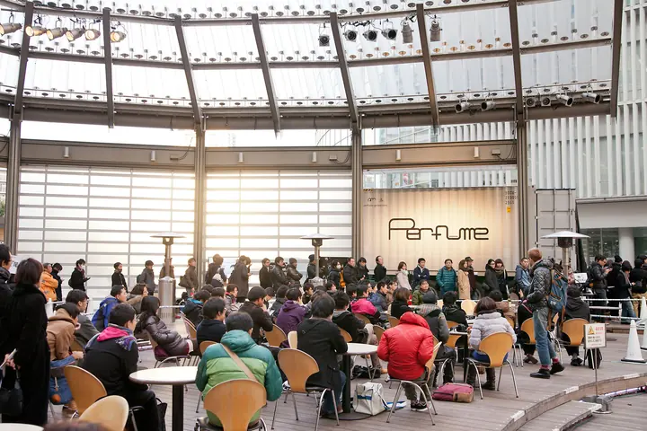 physicalizing-data-by-rhizomatiks-inspired-by-perfume