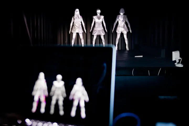 physicalizing-data-by-rhizomatiks-inspired-by-perfume