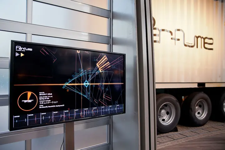 physicalizing-data-by-rhizomatiks-inspired-by-perfume