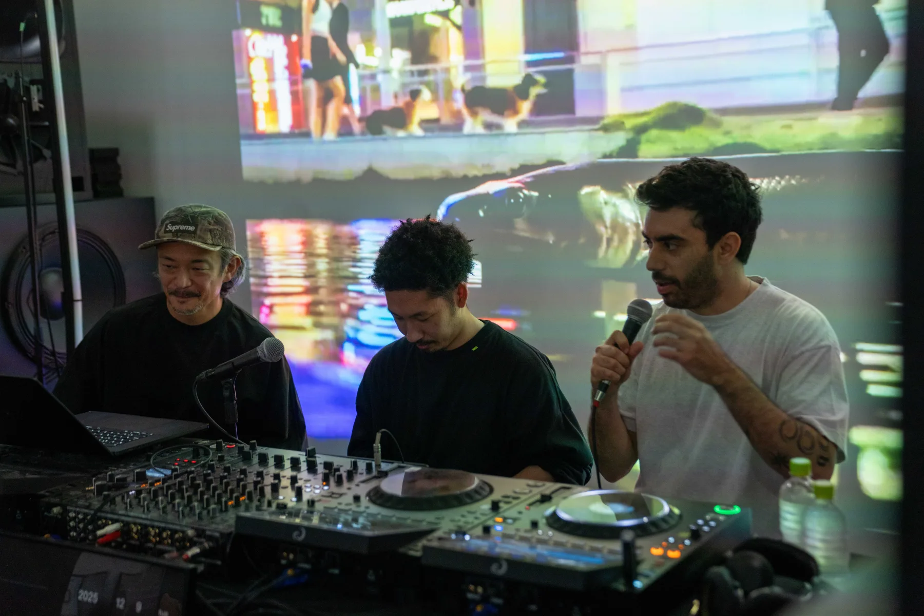 Daito ManabeとCristóbal Valenzuelaによる対談。