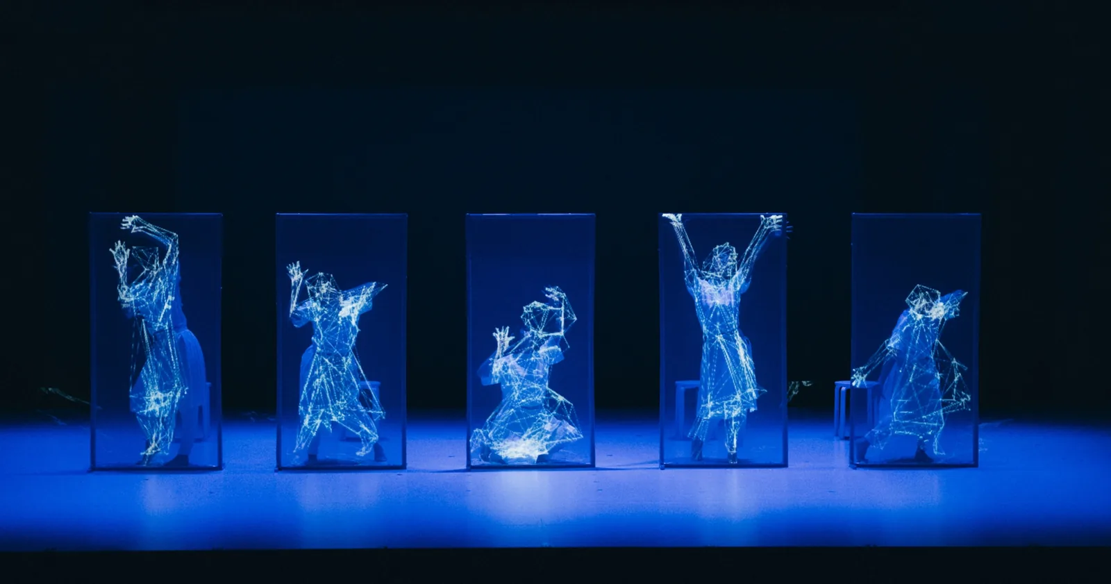 discrete figures dancers and generated bodies on stage